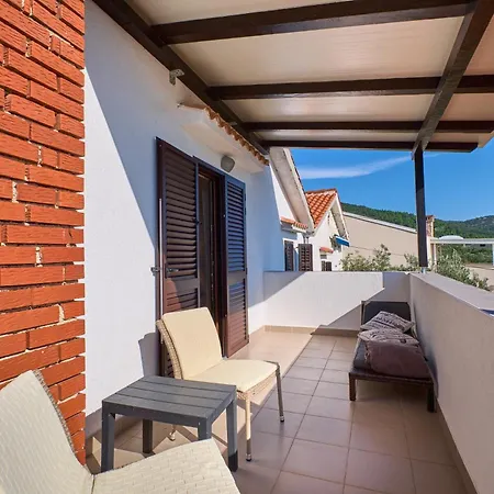 Amazing House, 20 M From The Beach, 80 M2 * Мартиншчица