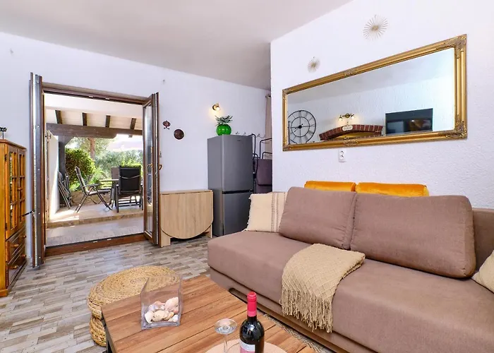 Amazing House, 20 M From The Beach, 80 M2 Martinšćica