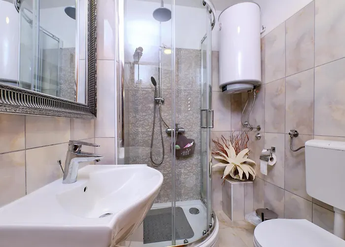 Amazing House, 20 M From The Beach, 80 M2 * Martinšćica