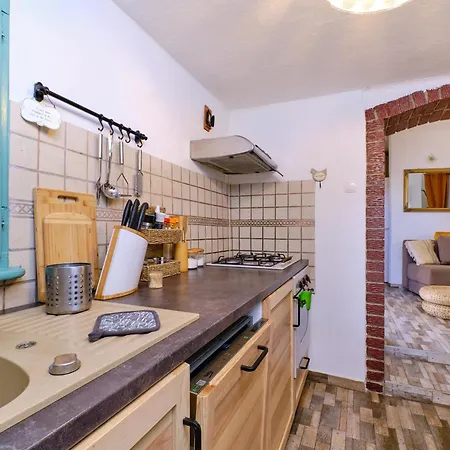 아파트 Amazing House, 20 M From The Beach, 80 M2 Martinšćica