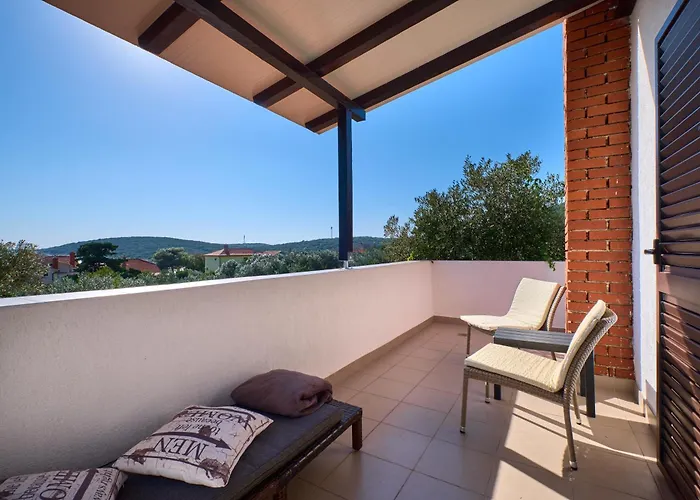 Amazing House, 20 M From The Beach, 80 M2 * Martinšćica